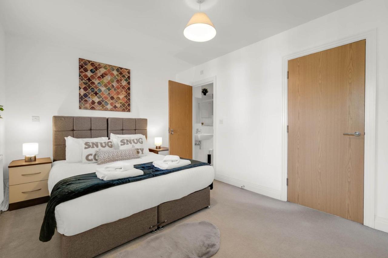 Foxherne 5Bdr 3Ba Serviced House With Parking - Slough By 360Stays Kültér fotó