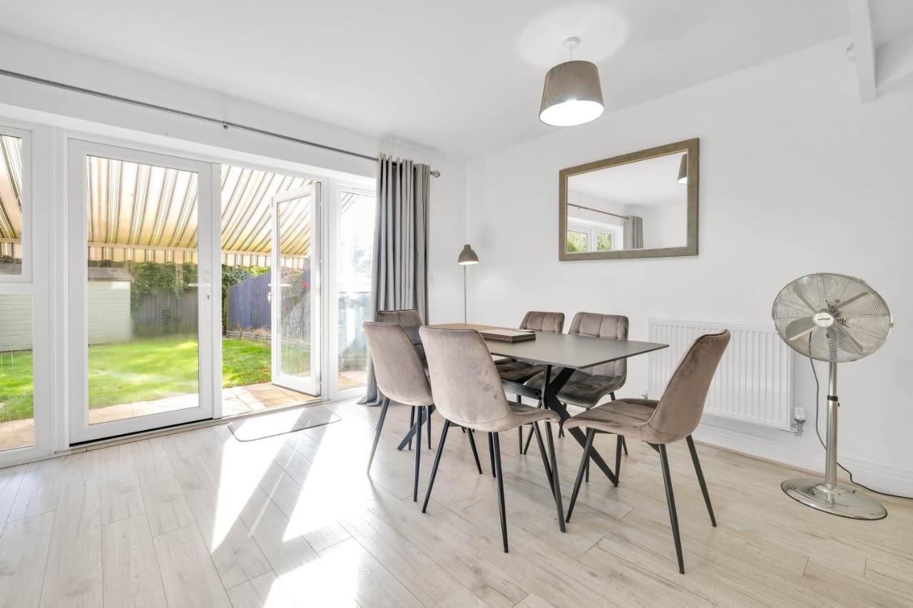 Foxherne 5Bdr 3Ba Serviced House With Parking - Slough By 360Stays Kültér fotó