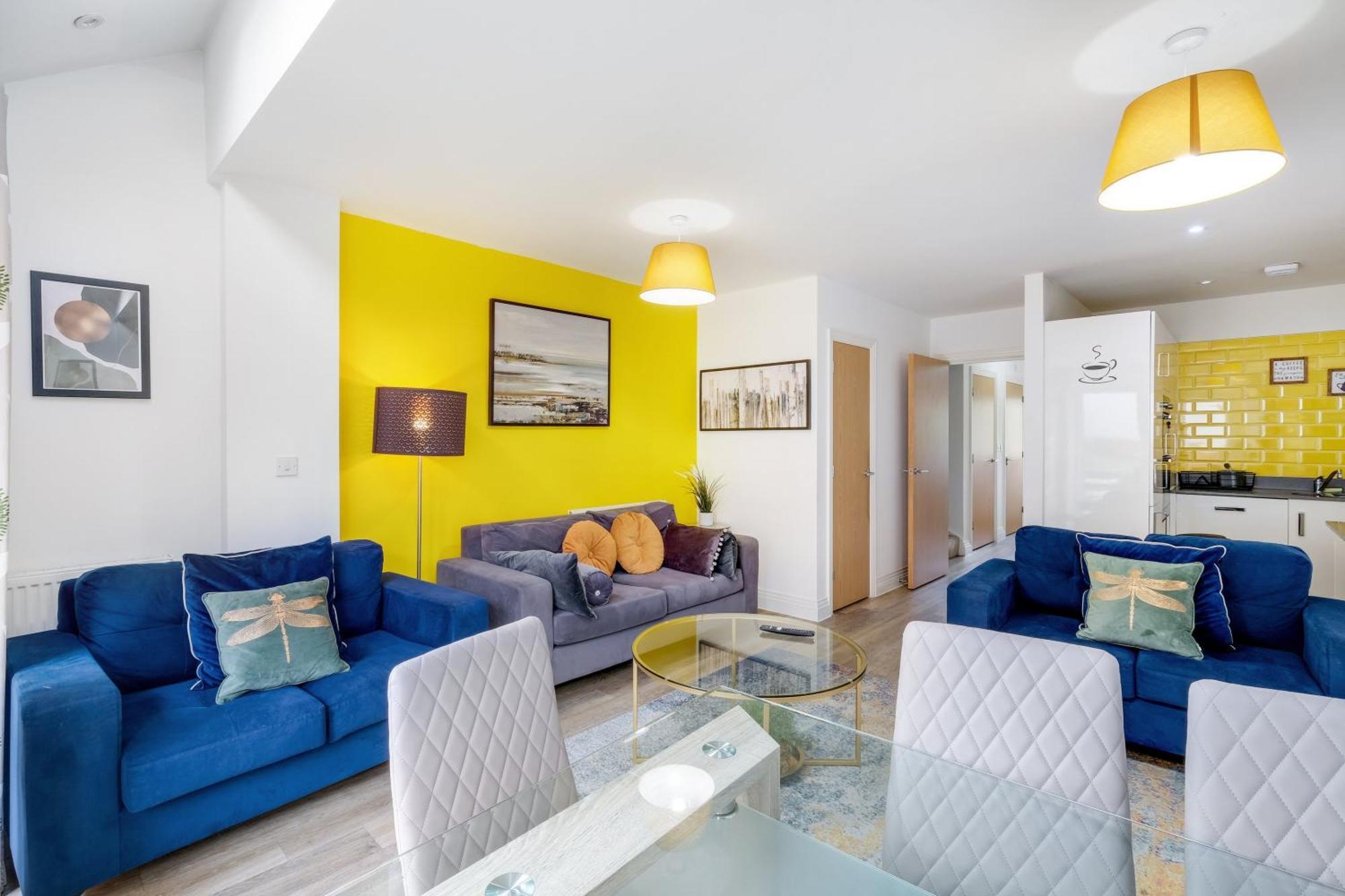 Foxherne 5Bdr 3Ba Serviced House With Parking - Slough By 360Stays Kültér fotó