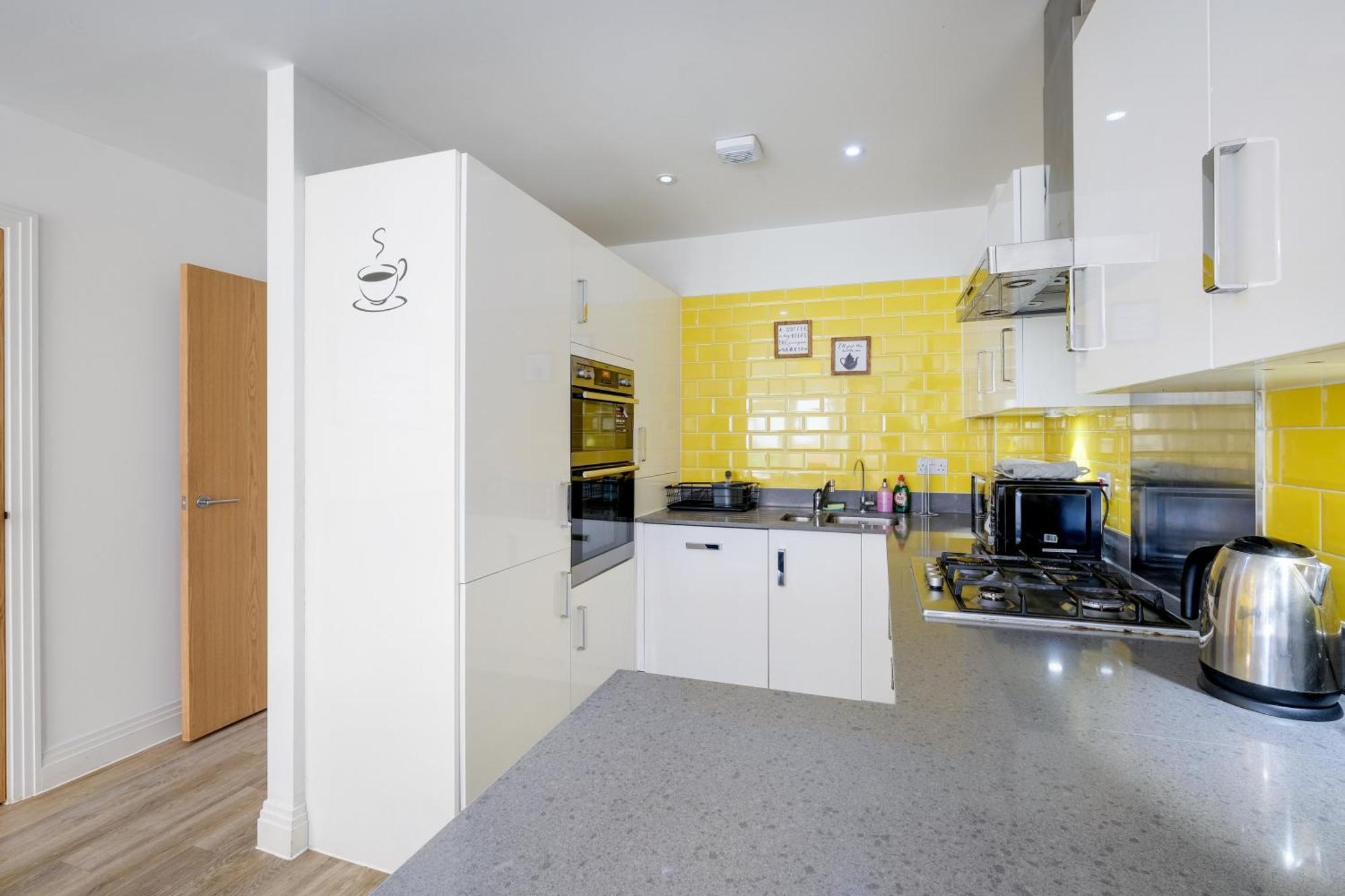 Foxherne 5Bdr 3Ba Serviced House With Parking - Slough By 360Stays Kültér fotó