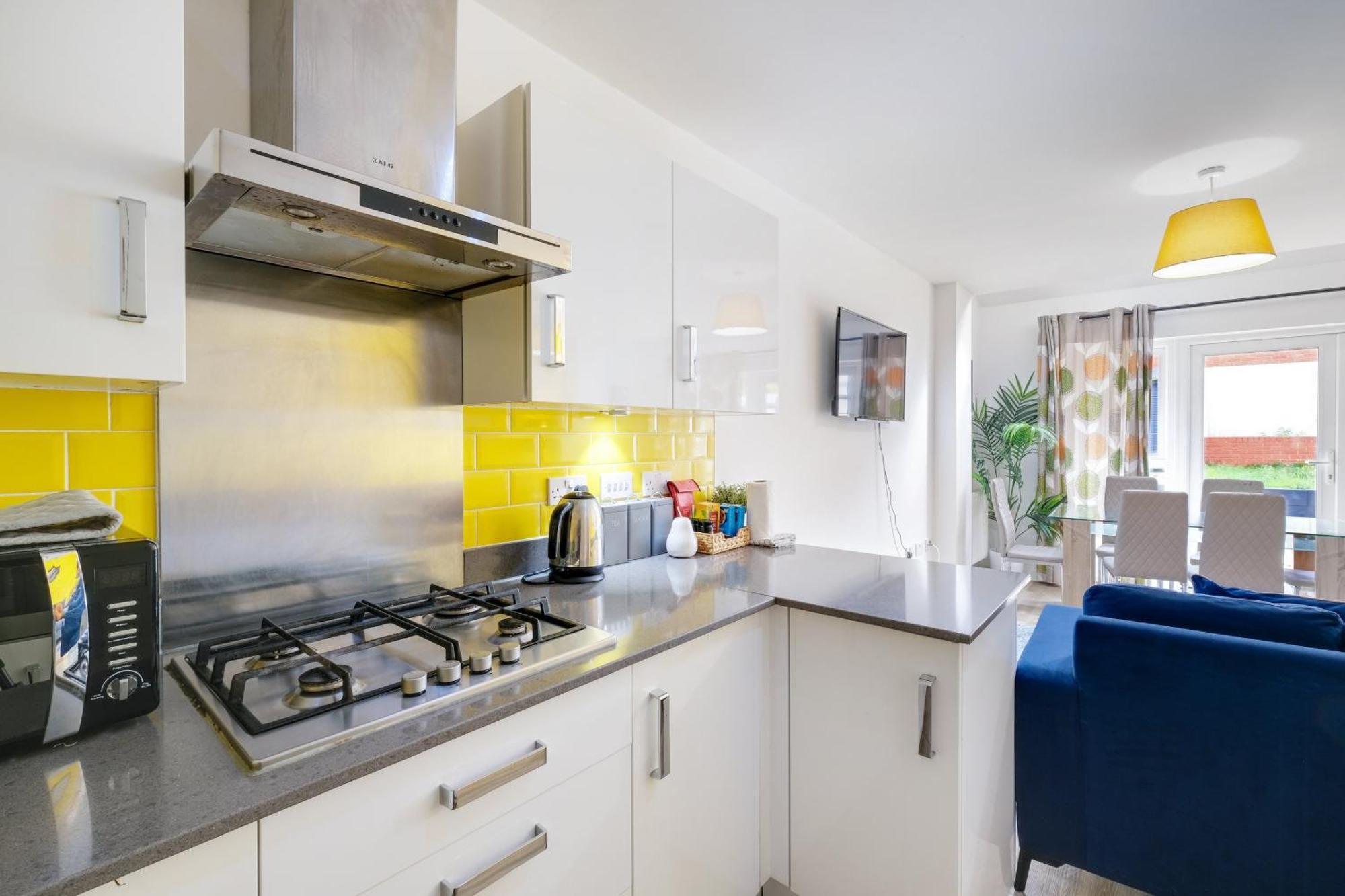 Foxherne 5Bdr 3Ba Serviced House With Parking - Slough By 360Stays Kültér fotó