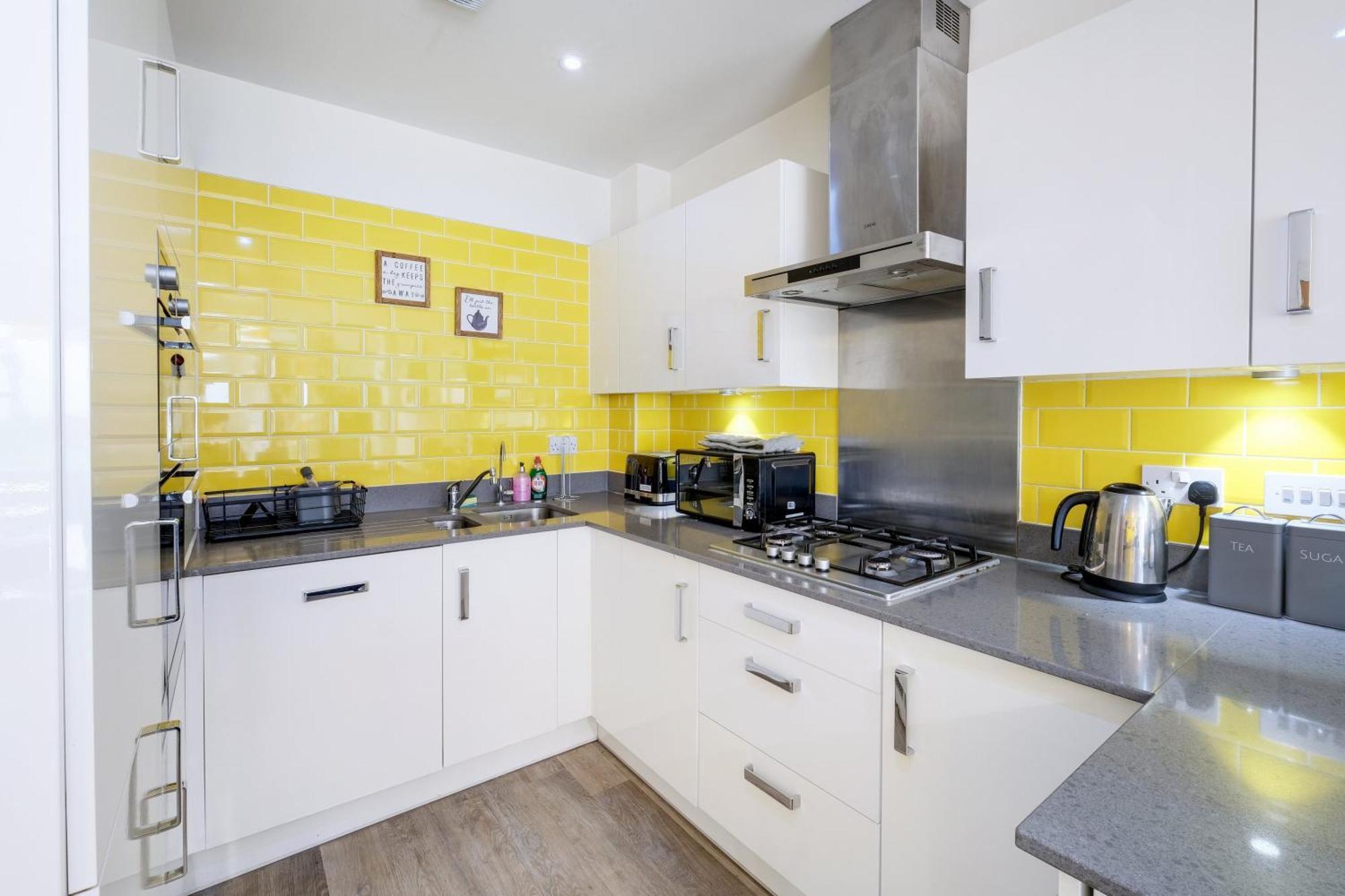Foxherne 5Bdr 3Ba Serviced House With Parking - Slough By 360Stays Kültér fotó