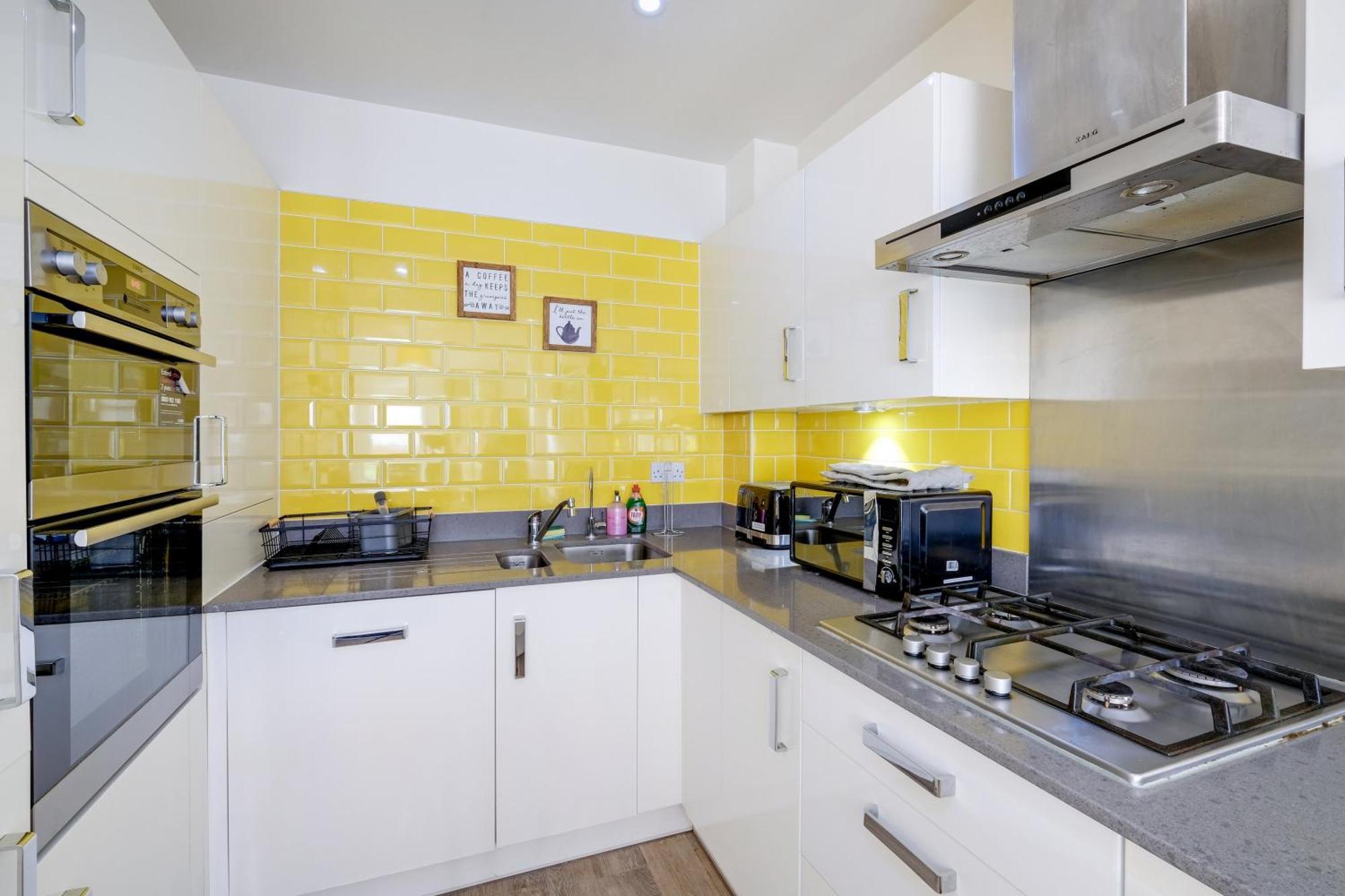 Foxherne 5Bdr 3Ba Serviced House With Parking - Slough By 360Stays Kültér fotó