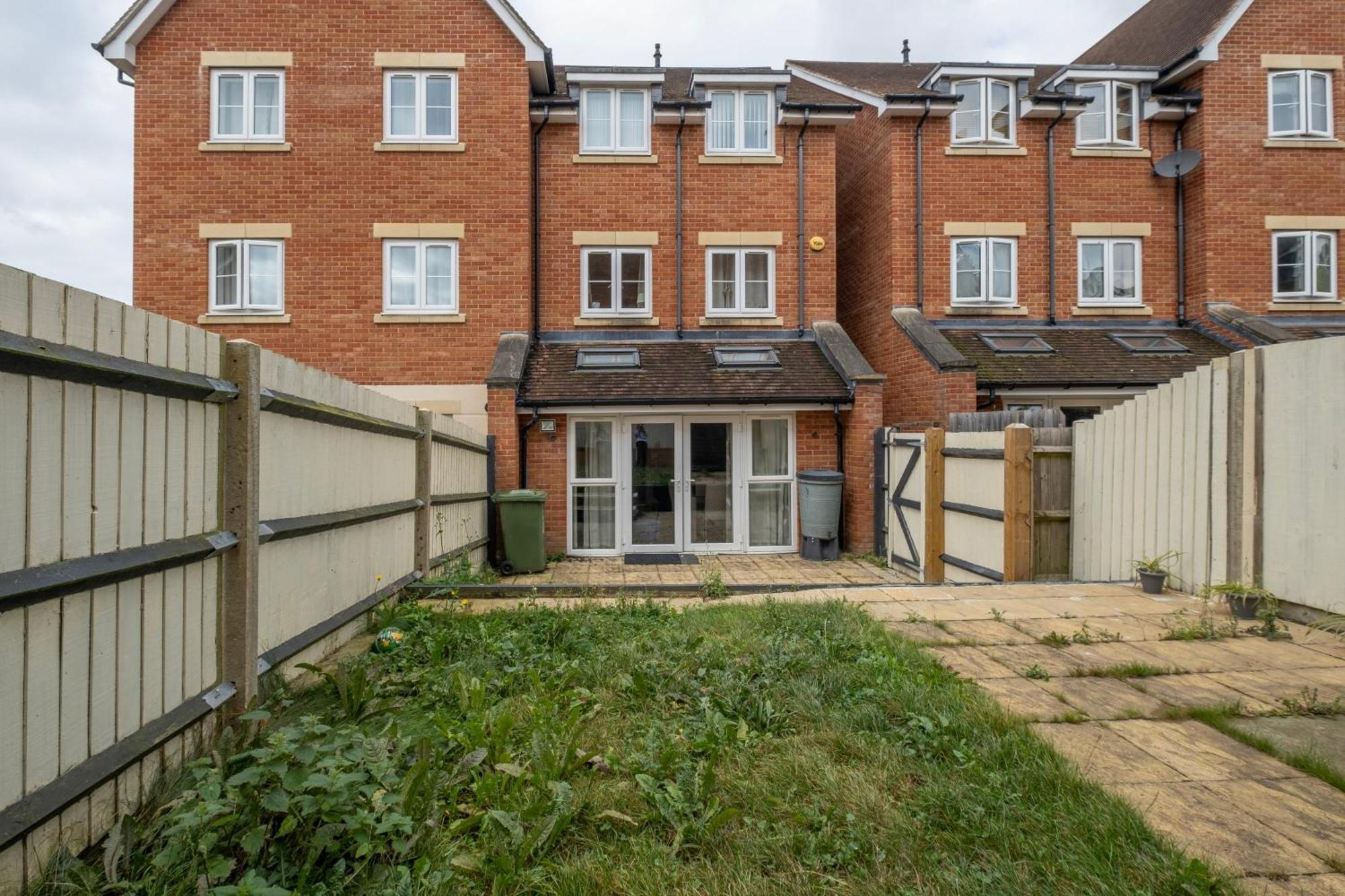 Foxherne 5Bdr 3Ba Serviced House With Parking - Slough By 360Stays Kültér fotó